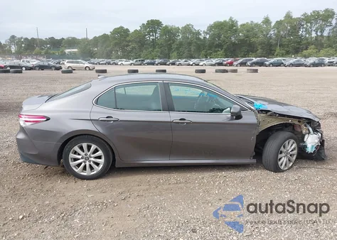 2019 Toyota Camry Le z USA, uszkodzony, nr VIN 4T1B11HKXKU260141